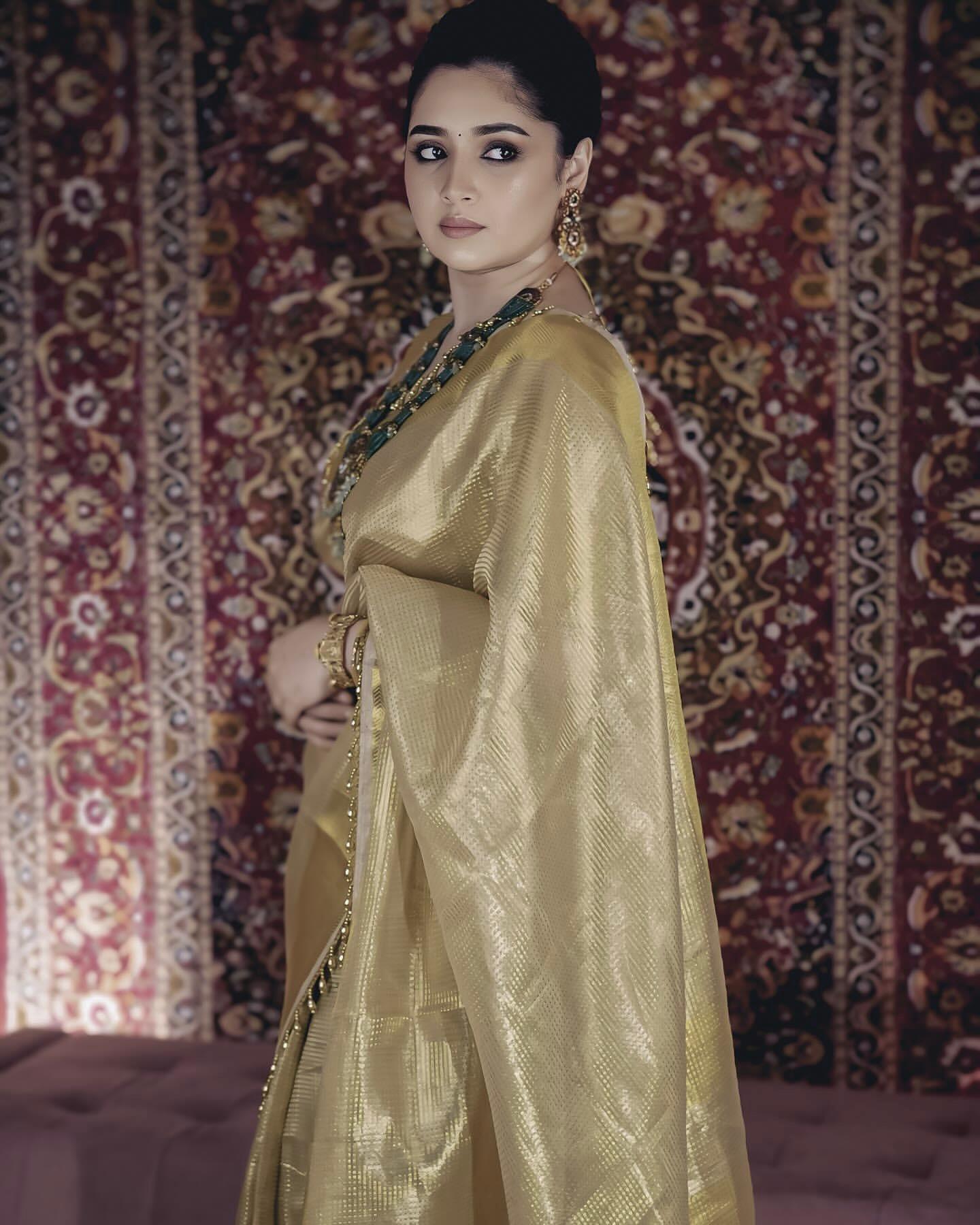 Swarnika Drape